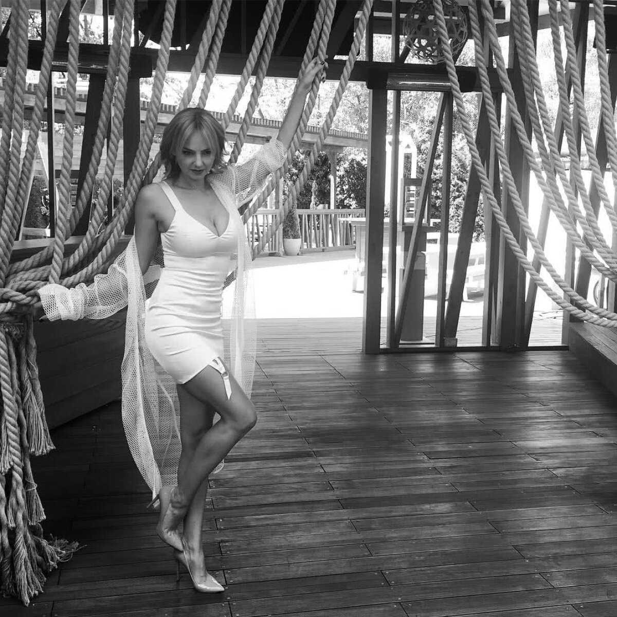 FOTO O mai ții minte pe ”Mama Natură”? Roxana Ionescu arată mai sexy ca niciodată