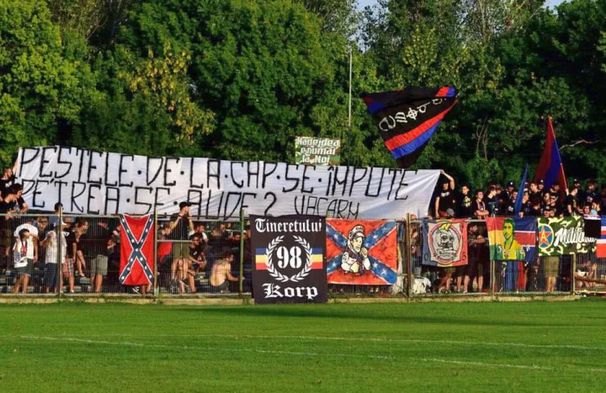 FOTO Ultrașii Stelei trec la amenințări după ultimul scandal de la CSA: "Jos labele de pe Lăcătuș!" » Mesaje dure pentru Talpan și Petrea