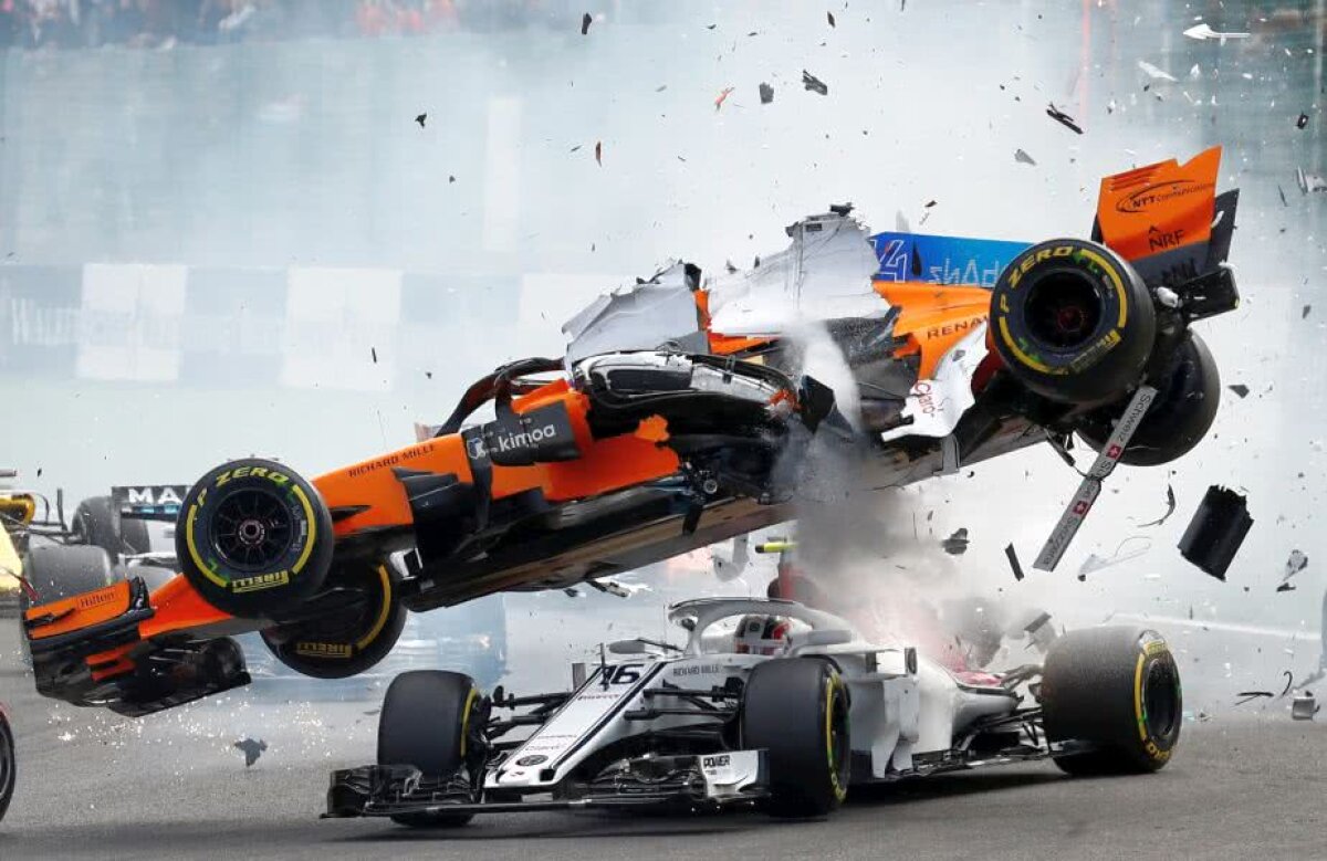 GALERIE FOTO Accident șocant la startul Marelui Premiu al Belgiei: Ghinion teribil pentru Alonso după o coliziune greu de privit!