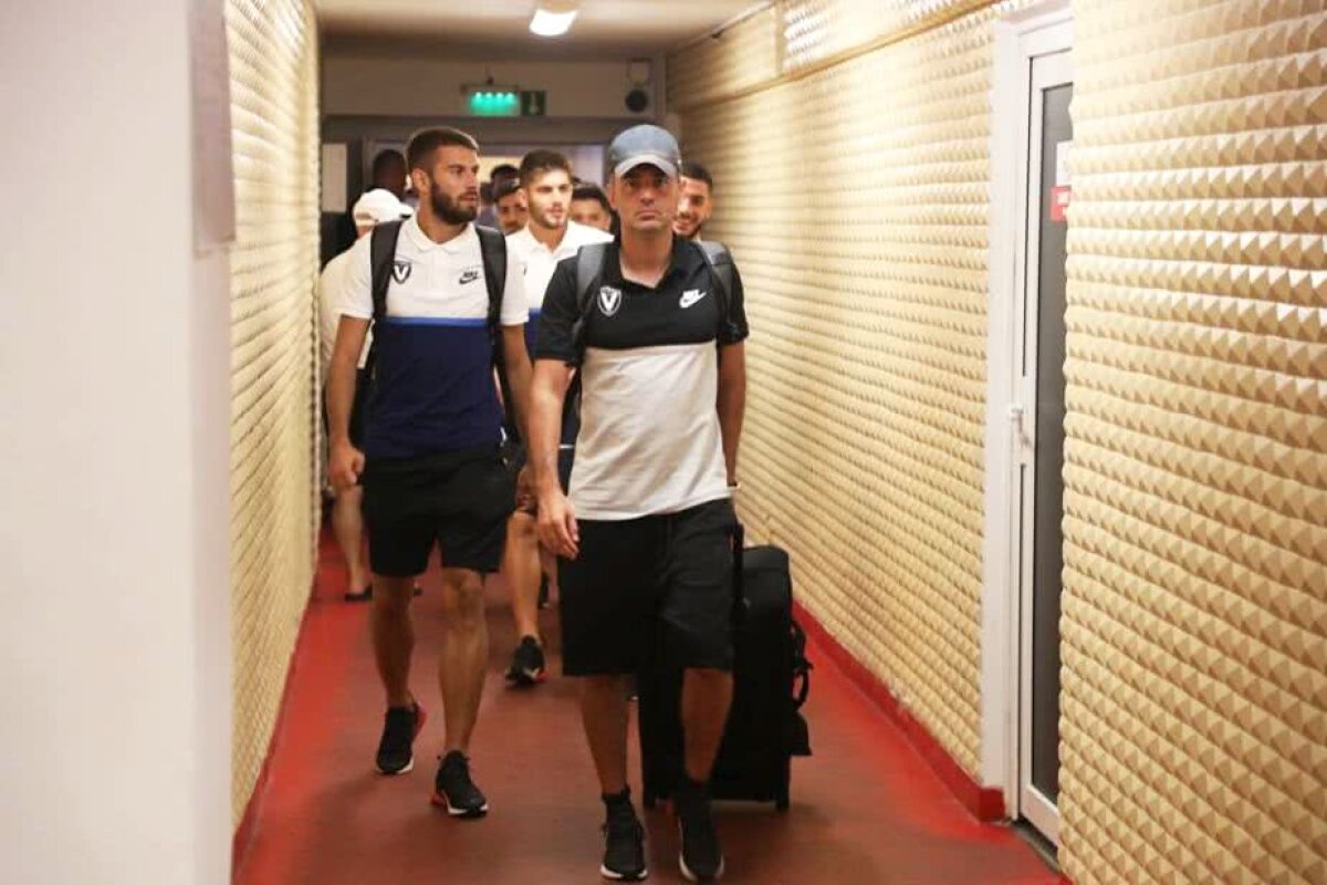 VIITORUL - FCSB // 7 lucruri inedite remarcate de reporterul GSP.ro prezent la Ovidiu » Scandare pro-CSA Steaua a fanilor Viitorului, cine l-a întâmpinat pe Benzar și decizia vitală a lui Dică