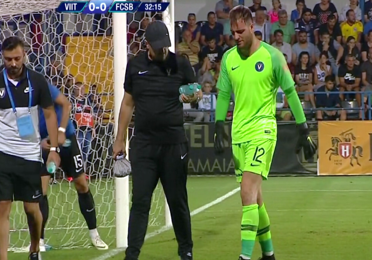 VIITORUL - FCSB // FOTO Moment tensionat pe banca Viitorului » Hagi și-a ieșit din minți și a țipat la antrenorul de portari!