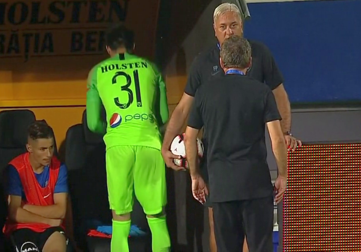 VIITORUL - FCSB // FOTO Moment tensionat pe banca Viitorului » Hagi și-a ieșit din minți și a țipat la antrenorul de portari!