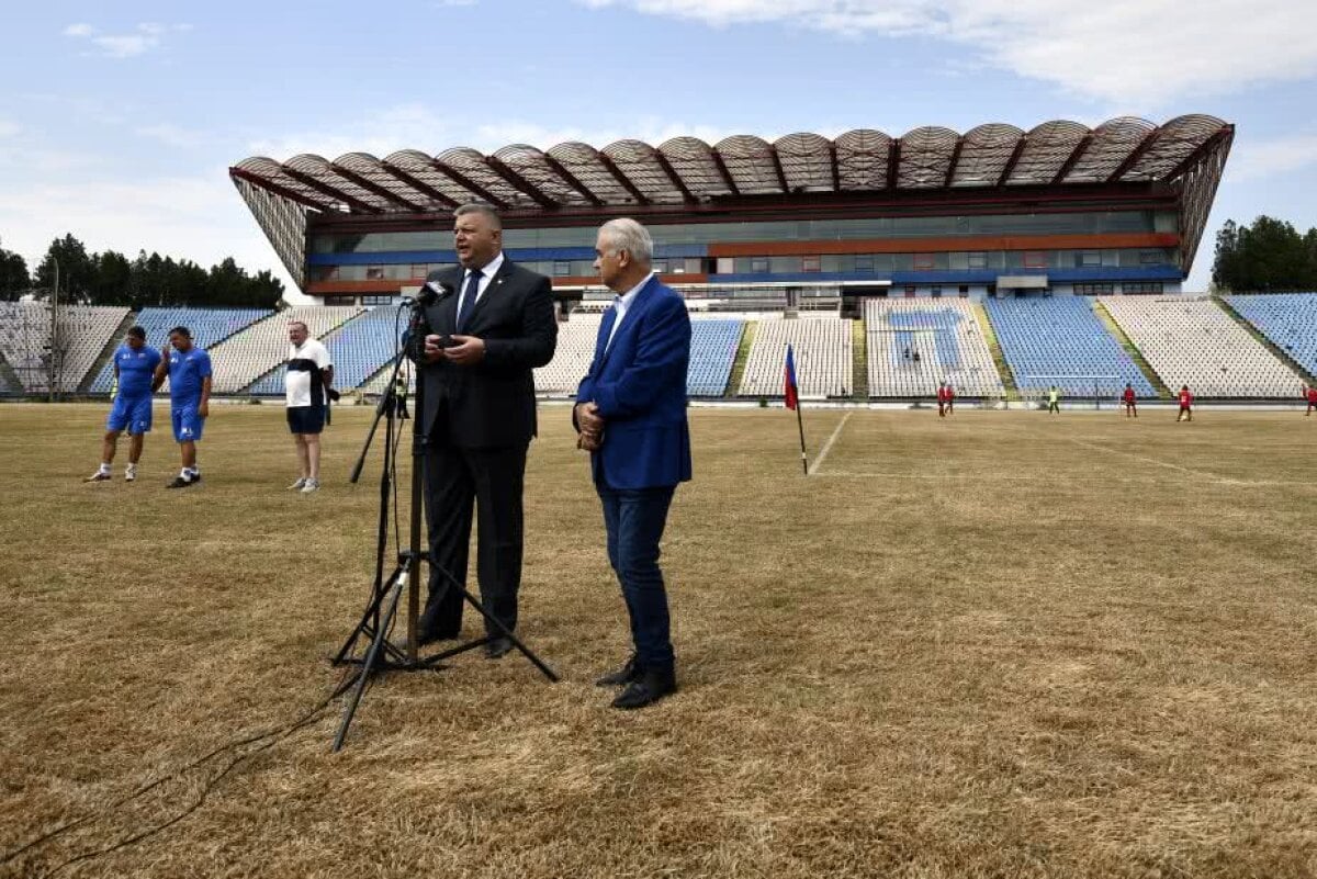 GALERIE FOTO Lăcătuș și Iordănescu au vorbit înaintea demolării stadionului Ghencea + Alte glorii steliste au fost prezente la eveniment