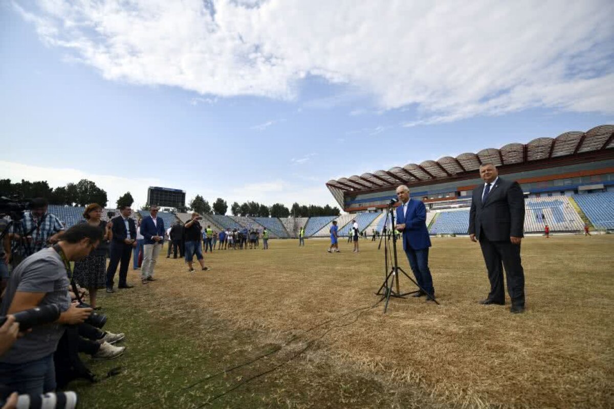 GALERIE FOTO Lăcătuș și Iordănescu au vorbit înaintea demolării stadionului Ghencea + Alte glorii steliste au fost prezente la eveniment