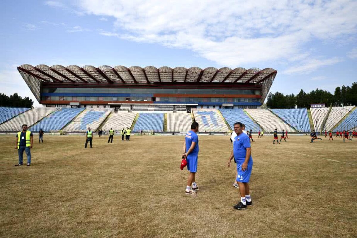 GALERIE FOTO Lăcătuș și Iordănescu au vorbit înaintea demolării stadionului Ghencea + Alte glorii steliste au fost prezente la eveniment