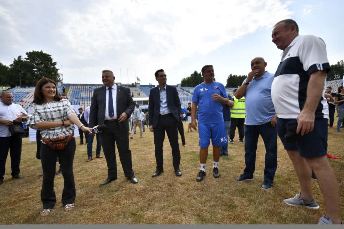 GALERIE FOTO Lăcătuș și Iordănescu au vorbit înaintea demolării stadionului Ghencea + Alte glorii steliste au fost prezente la eveniment