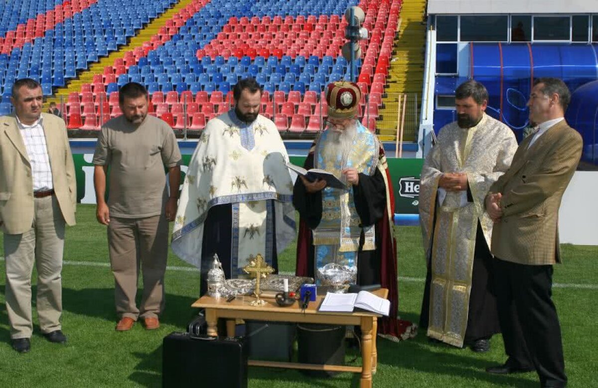 GALERIE FOTO 10 imagini memorabile cu Gigi Becali în Ghencea, arena pe care nu va mai călca niciodată: preoți, crize și evacuări
