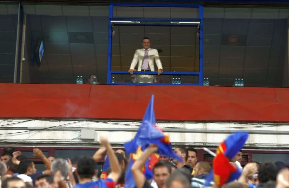 GALERIE FOTO 10 imagini memorabile cu Gigi Becali în Ghencea, arena pe care nu va mai călca niciodată: preoți, crize și evacuări