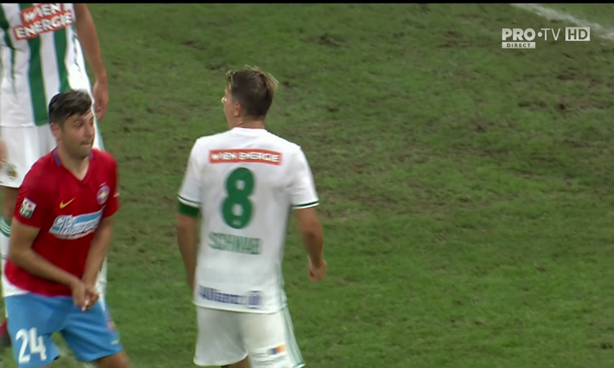 FCSB - RAPID VIENA 2-1 (1-3 în tur) // FOTO Moment HILAR în prelungirile partidei » Raul Rusescu a furat notițele secrete ale austriecilor