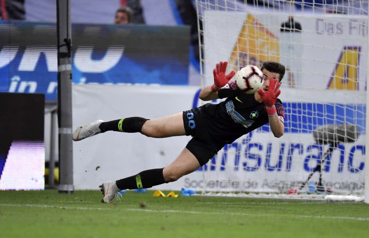 FCSB - RAPID VIENA // Ce gafe! Andrei Vlad le-a făcut cadou golul austriecilor