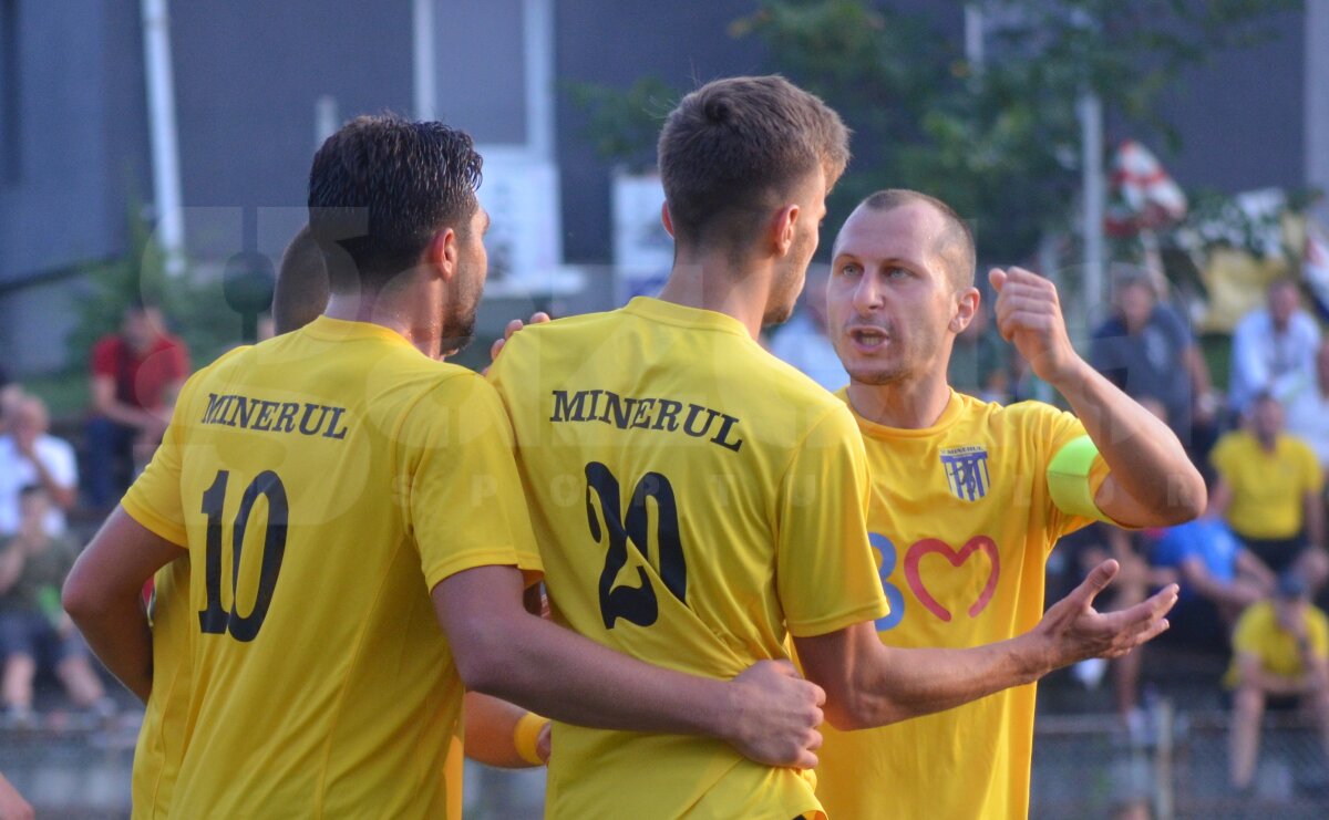 GALERIE FOTO I-a luat ochii tatălui! Aproape de CFR Cluj, Ionel Ganea l-a remarcat în Gruia chiar pe fiul său