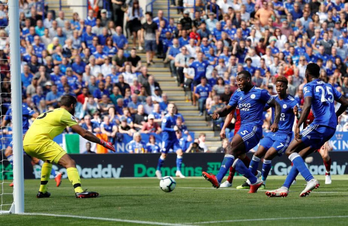 FOTO Leicester - Liverpool 1-2 » Déjà vu! Eroarea lui Alisson le-a amintit "cormoranilor" de Karius