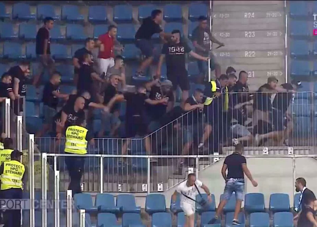 CS U CRAIOVA - DINAMO // GALERIE FOTO Incidente violente înainte de start: fanii celor două echipe s-au bătut cu brutalitate!