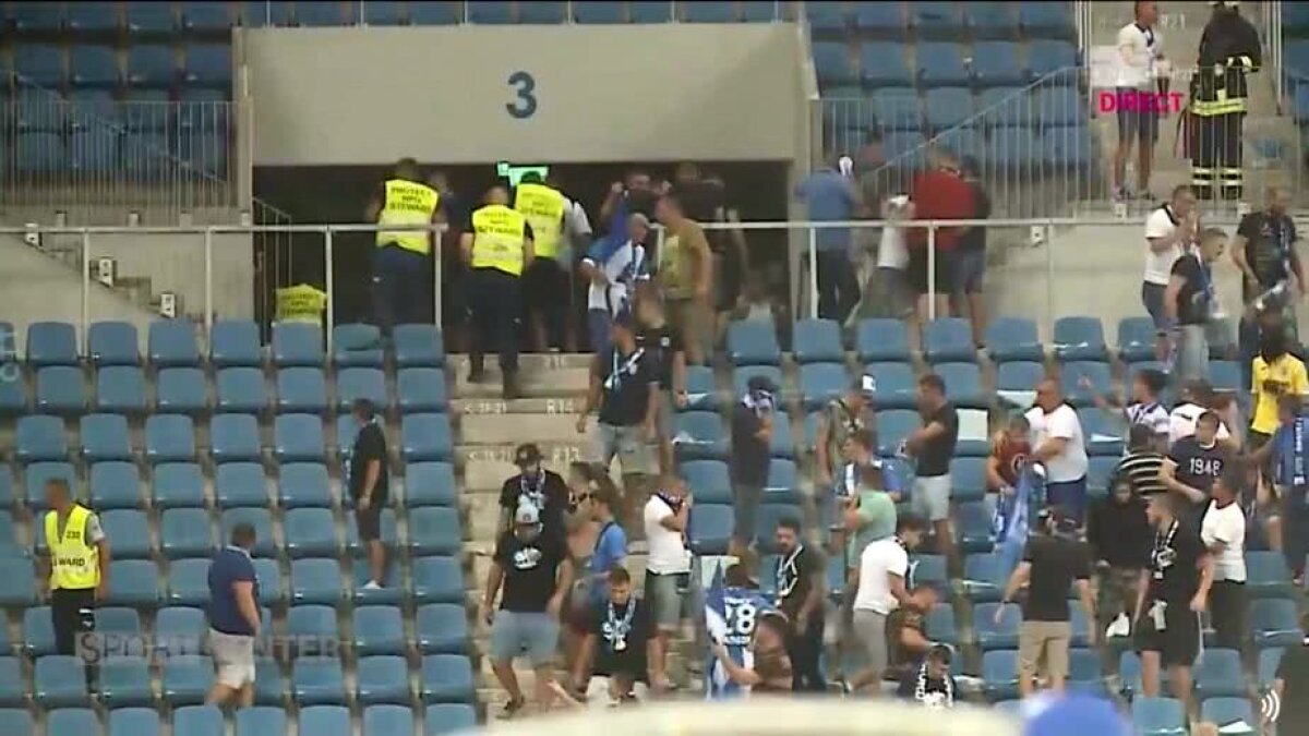 CS U CRAIOVA - DINAMO // GALERIE FOTO Incidente violente înainte de start: fanii celor două echipe s-au bătut cu brutalitate!