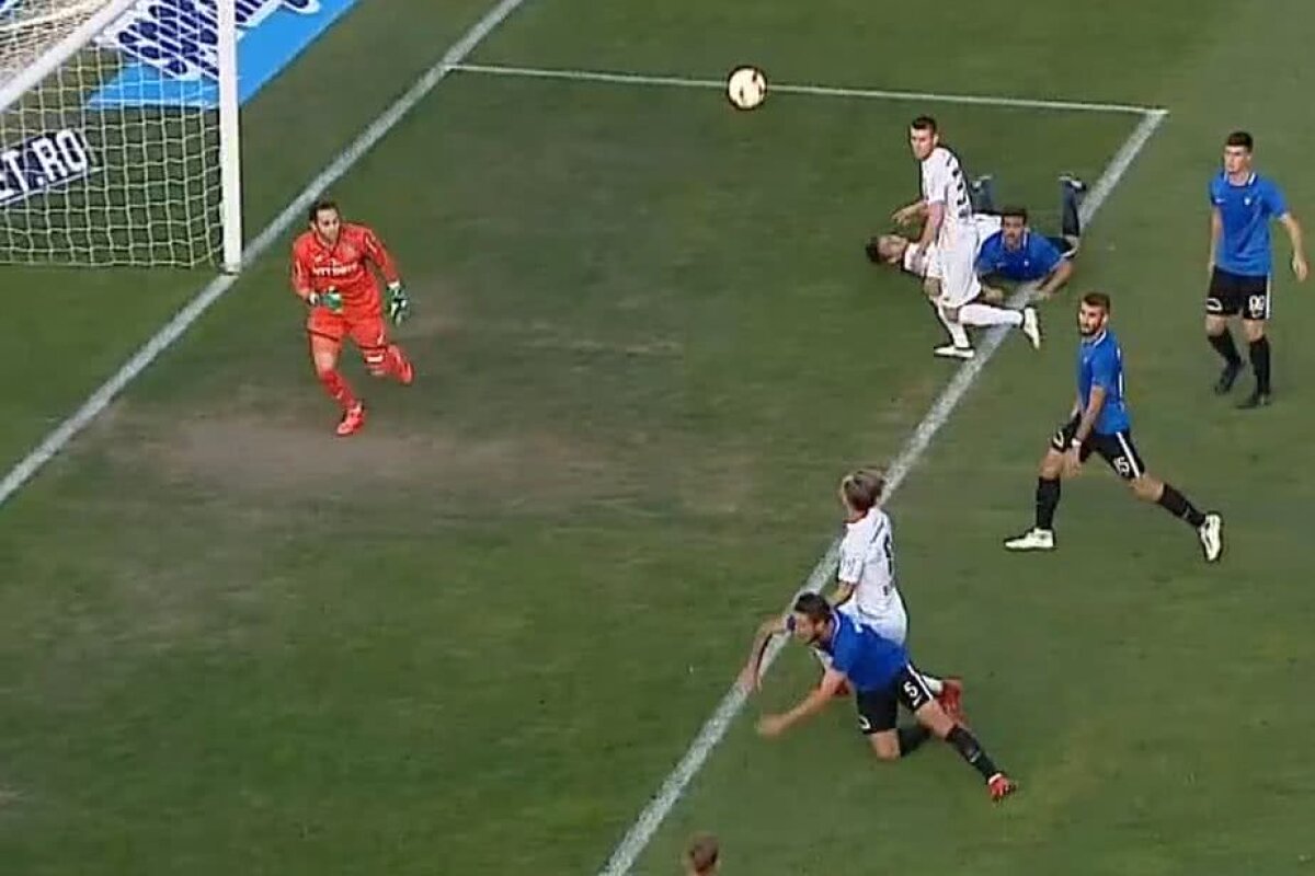 CFR CLUJ - VIITORUL // FOTO Hațegan i-a refuzat un penalty Viitorului în Gruia » Ce i-a strigat Hagi arbitrului 