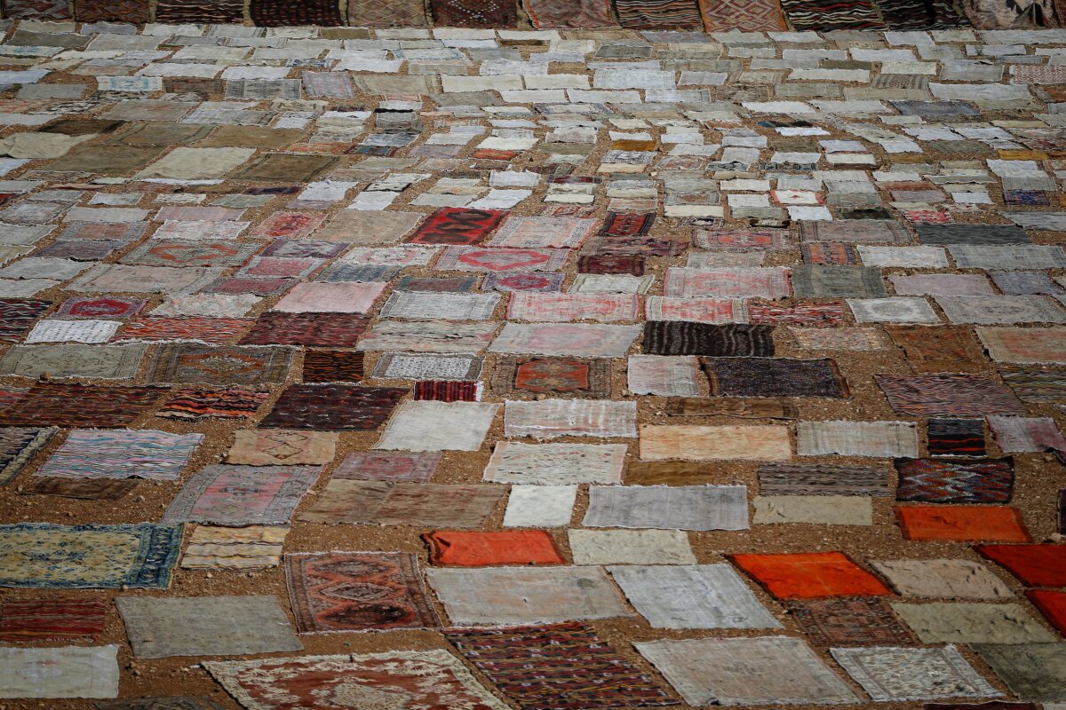 FOTO Spectaculos! Vă era dor de covoarele persane? Iată cum sunt produse în Turcia