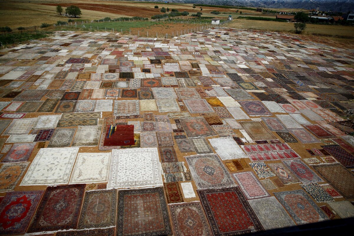 FOTO Spectaculos! Vă era dor de covoarele persane? Iată cum sunt produse în Turcia