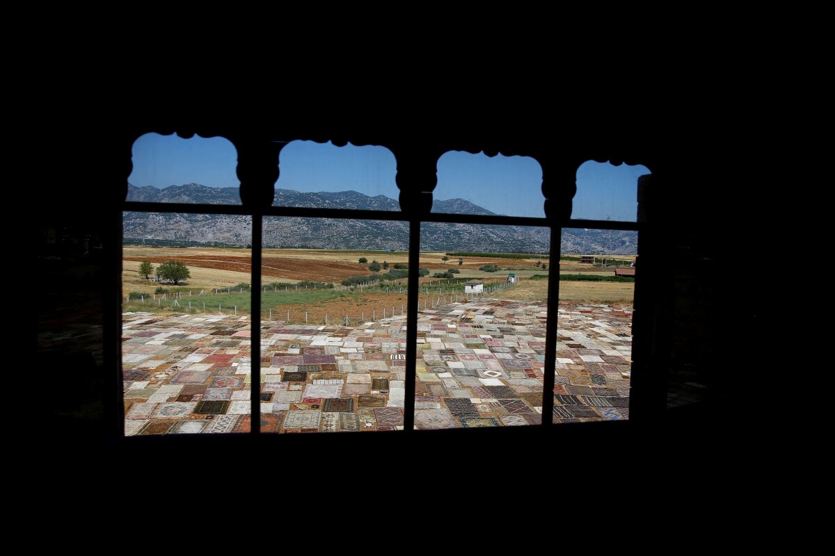 FOTO Spectaculos! Vă era dor de covoarele persane? Iată cum sunt produse în Turcia