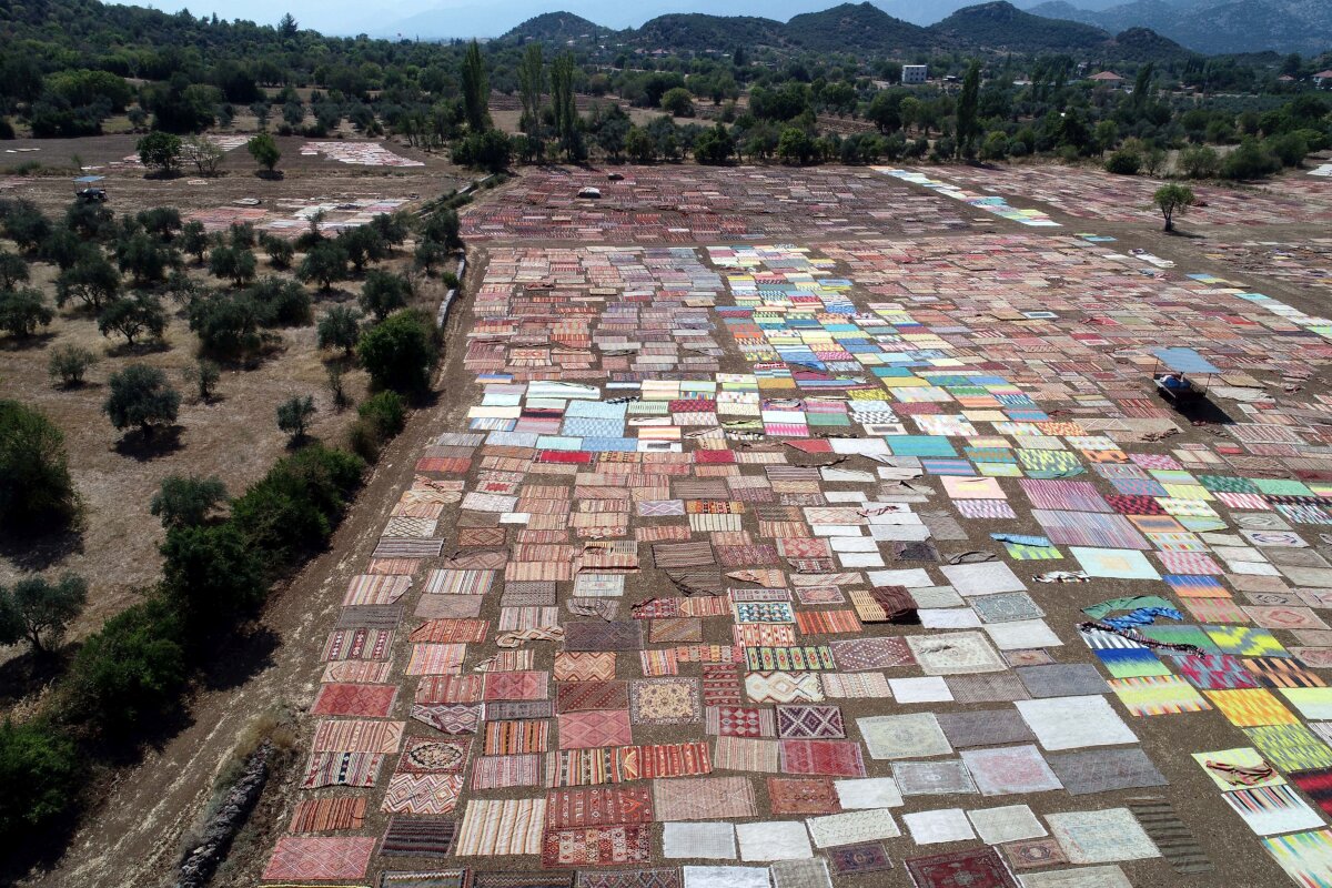 FOTO Spectaculos! Vă era dor de covoarele persane? Iată cum sunt produse în Turcia