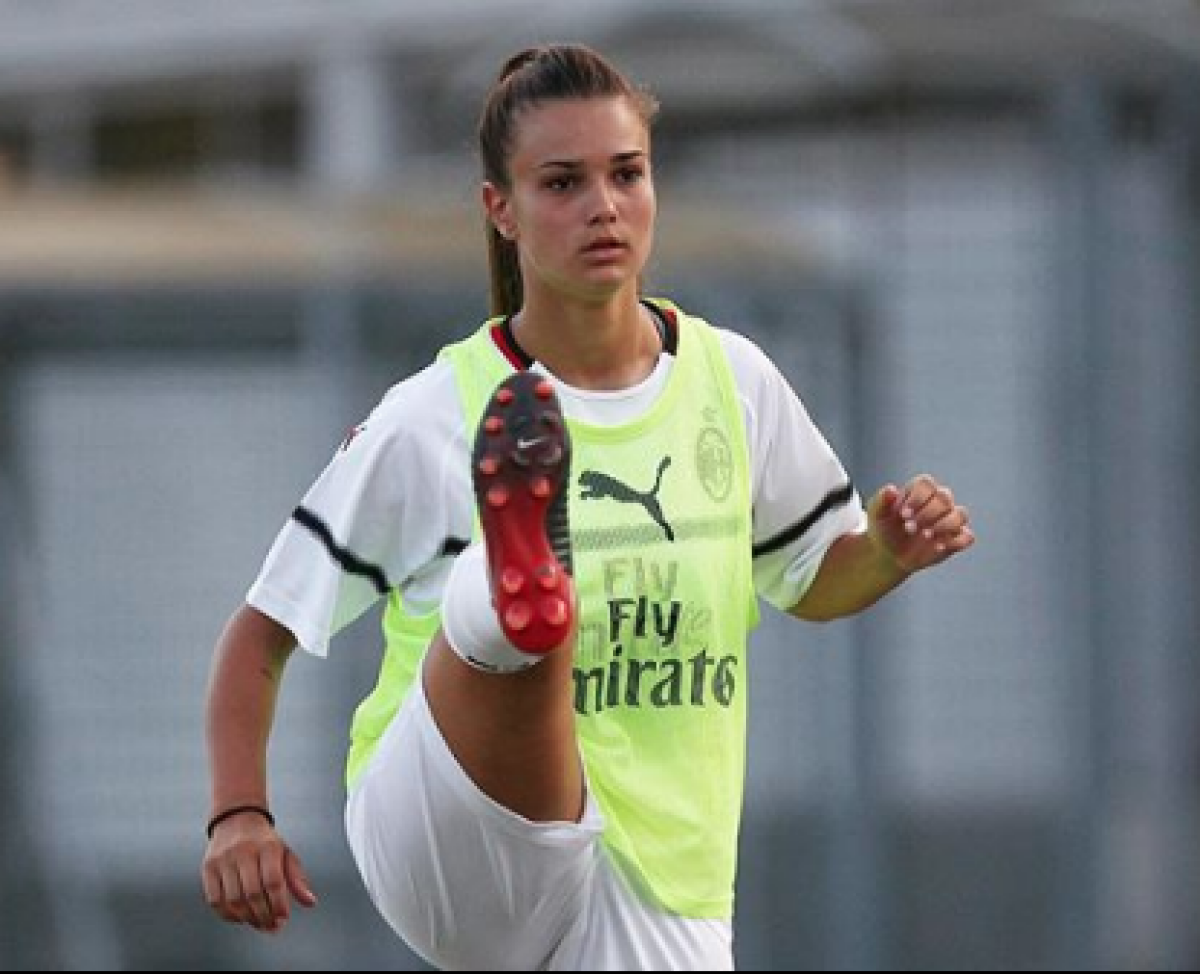 FOTO O româncă e printre cele mai sexy jucătoare de la AC Milan! Frumoase, sexy și câștigătoare