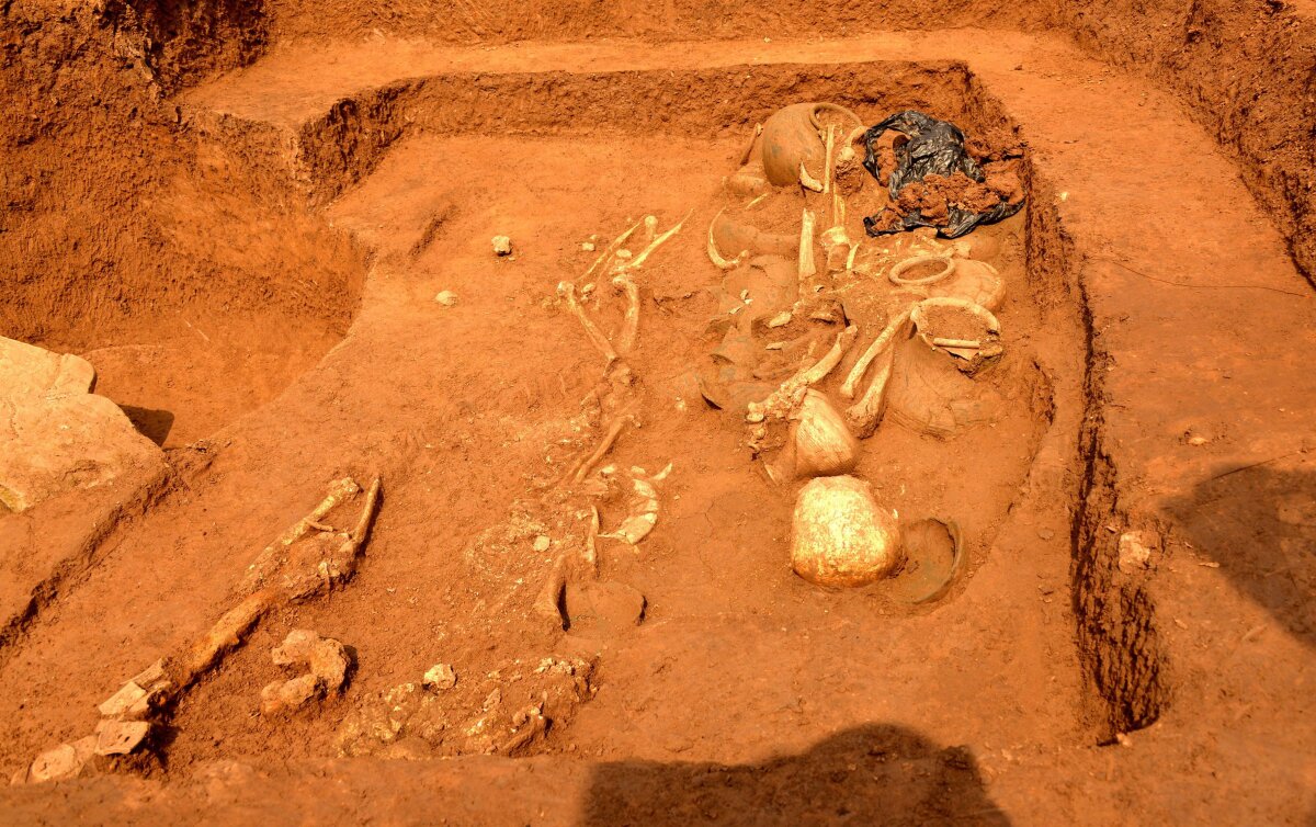 FOTO Au deschis un mormânt antic, iar ce au găsit în el i-a lăsat fără cuvinte pe arheologi