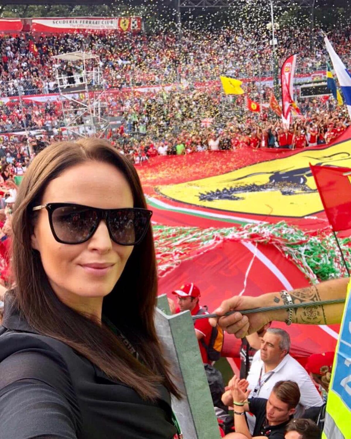 FOTO SEXY Lady in Red! Soția lui Kimi Raikonnen, SUPERBĂ la Monza