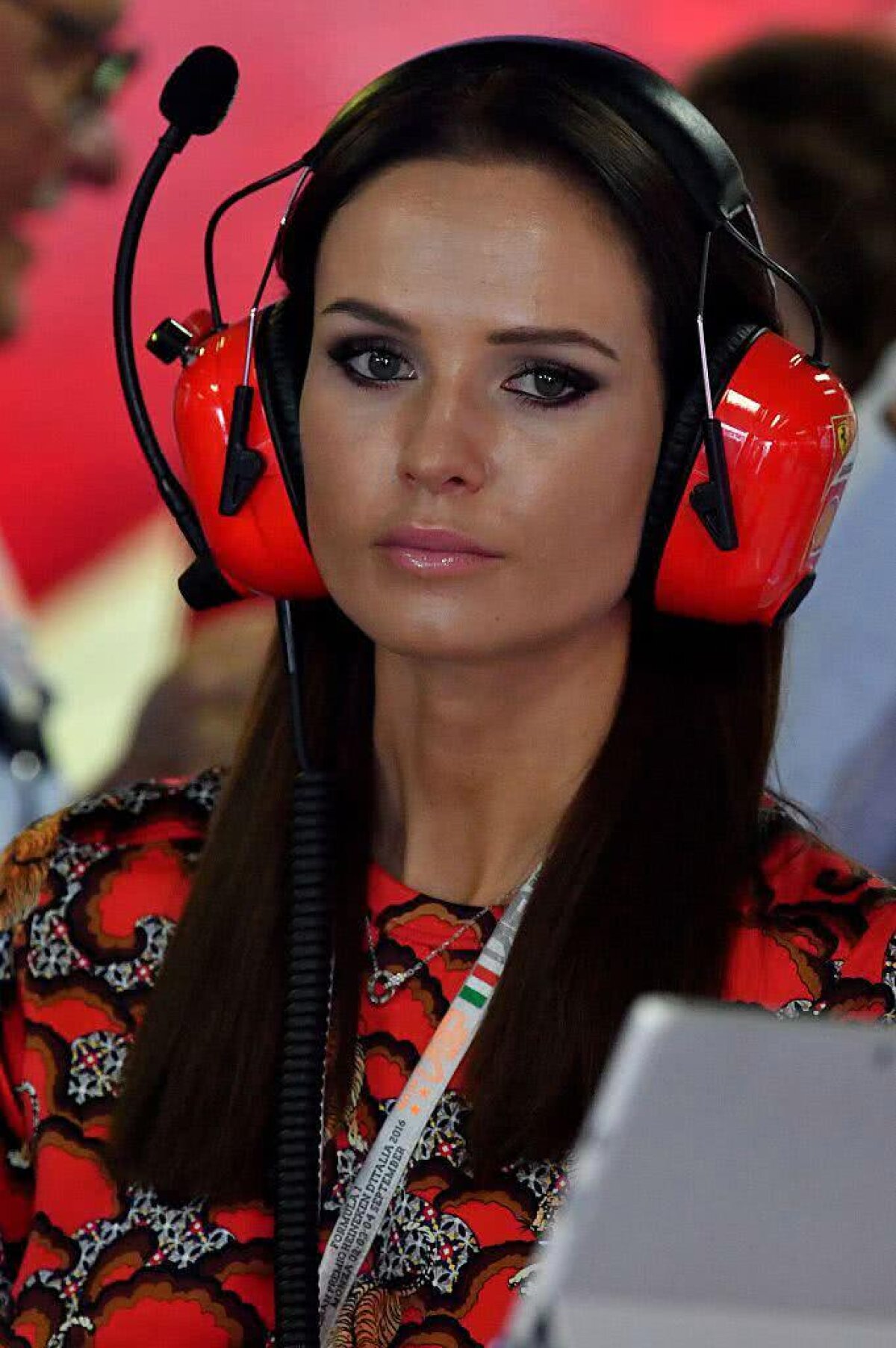 FOTO SEXY Lady in Red! Soția lui Kimi Raikonnen, SUPERBĂ la Monza