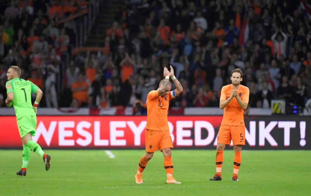 FOTO Retragerea lui Sneijder » Și-a revăzut cariera pe o canapea, cu familia, la mijlocul terenului pe ”Johan Cruyff Arena”