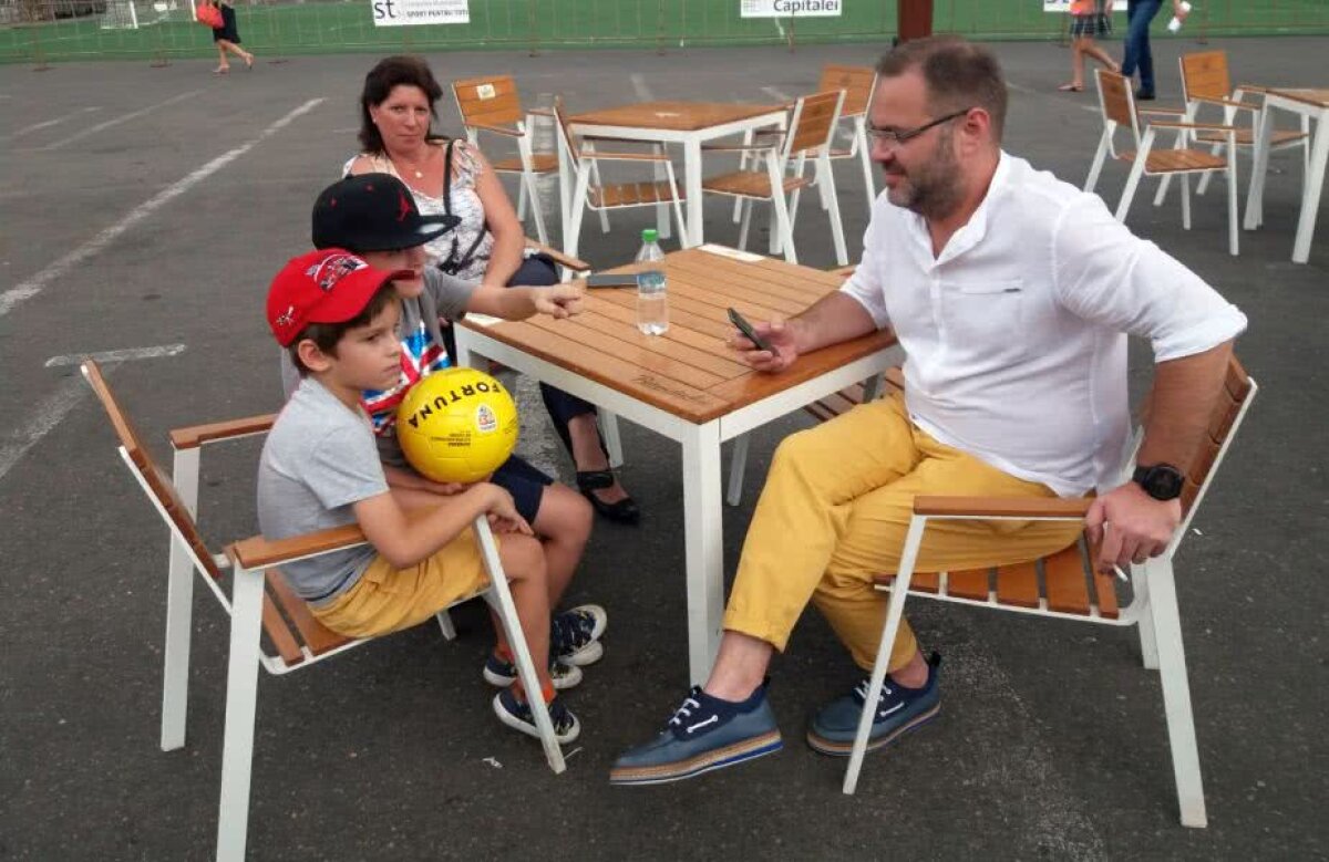 ROMÂNIA - MUNTENEGRU // VIDEO+FOTO Luptați pentru ei! Suporterii naționalei au început deja să vină la fan-zone-ul special amenajat în centrul Bucureștiului