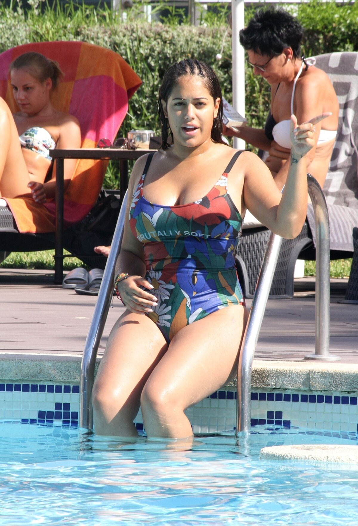 FOTO HOT Se pregătește să devină mamă, dar nu renunță la costumul de baie!