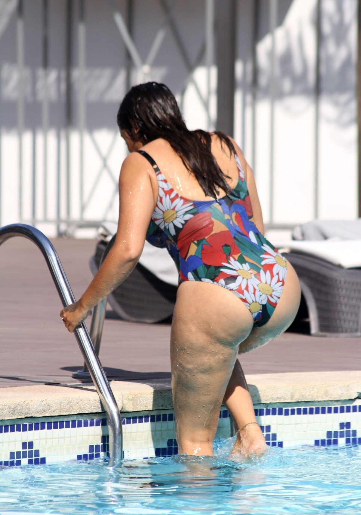 FOTO HOT Se pregătește să devină mamă, dar nu renunță la costumul de baie!