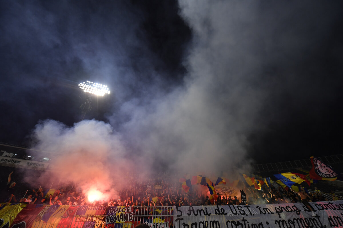 Serbia - România // FOTO Tricolorii au câștigat lupta din tribune » Mesajul afișat de fanii naționalei