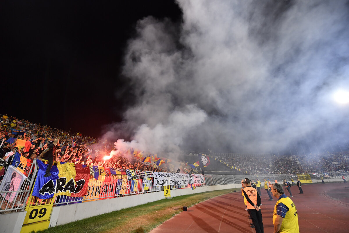 Serbia - România // FOTO Tricolorii au câștigat lupta din tribune » Mesajul afișat de fanii naționalei