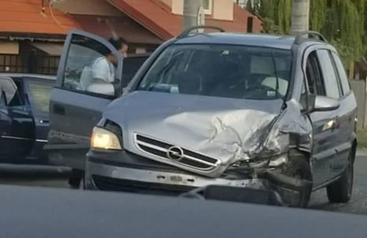 ROMÂNIA U21 - BOSNIA U 21 // FOTO Atenție, imagini dure » Accident auto serios în apropierea stadionului din Ovidiu » O persoană are nevoie de intervenția medicilor