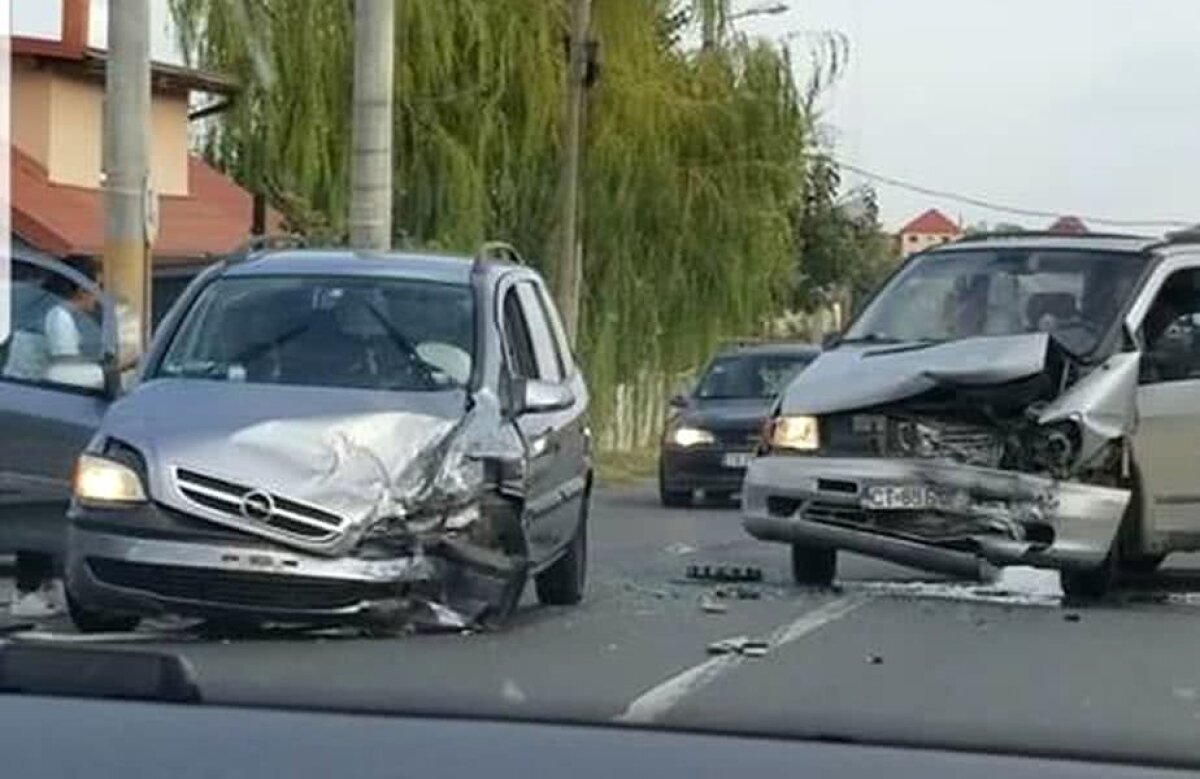 ROMÂNIA U21 - BOSNIA U 21 // FOTO Atenție, imagini dure » Accident auto serios în apropierea stadionului din Ovidiu » O persoană are nevoie de intervenția medicilor