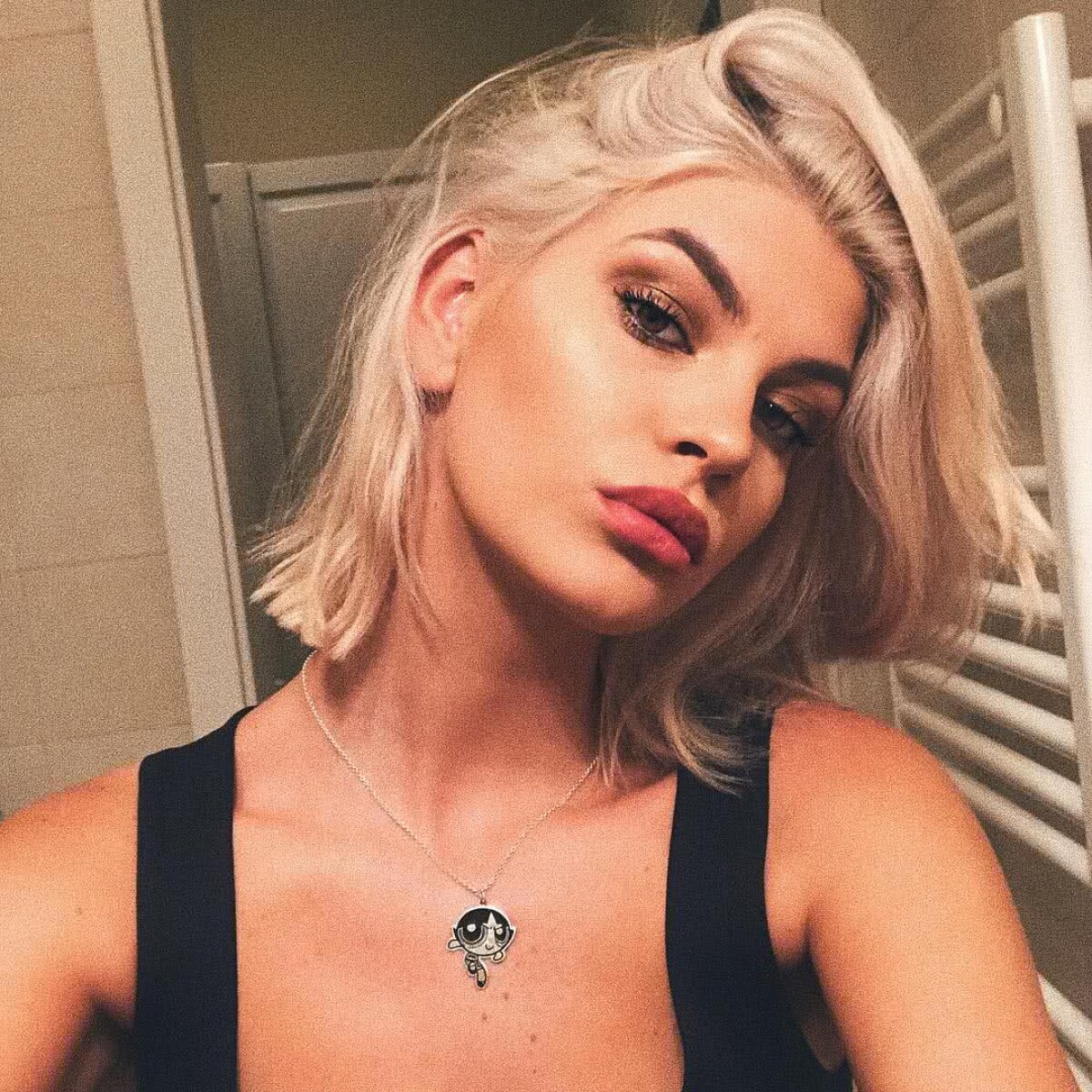 FOTO Vloggeriță cu talent! Laura a prins gustul faimei și postează imagini SUPER HOT