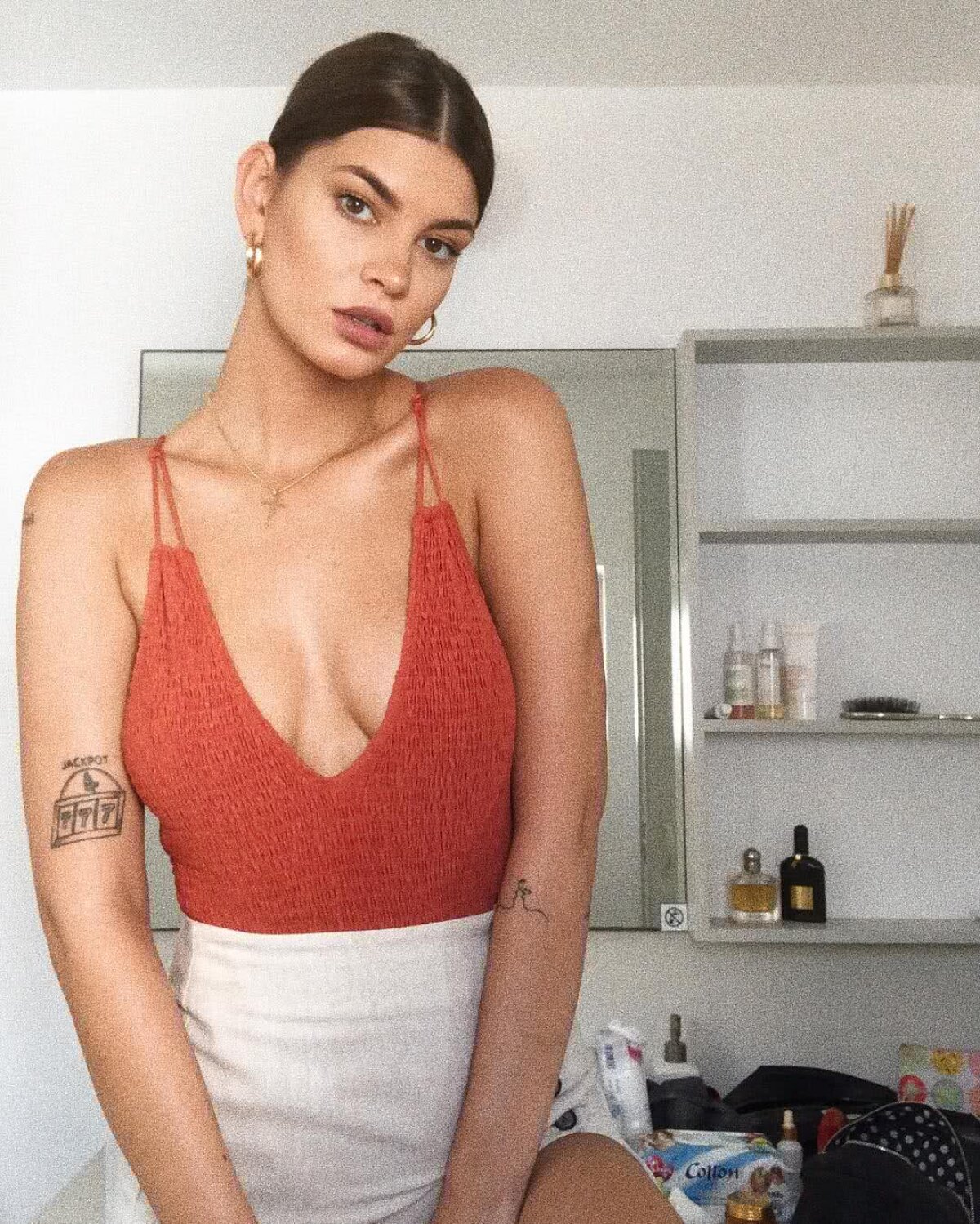 FOTO Vloggeriță cu talent! Laura a prins gustul faimei și postează imagini SUPER HOT