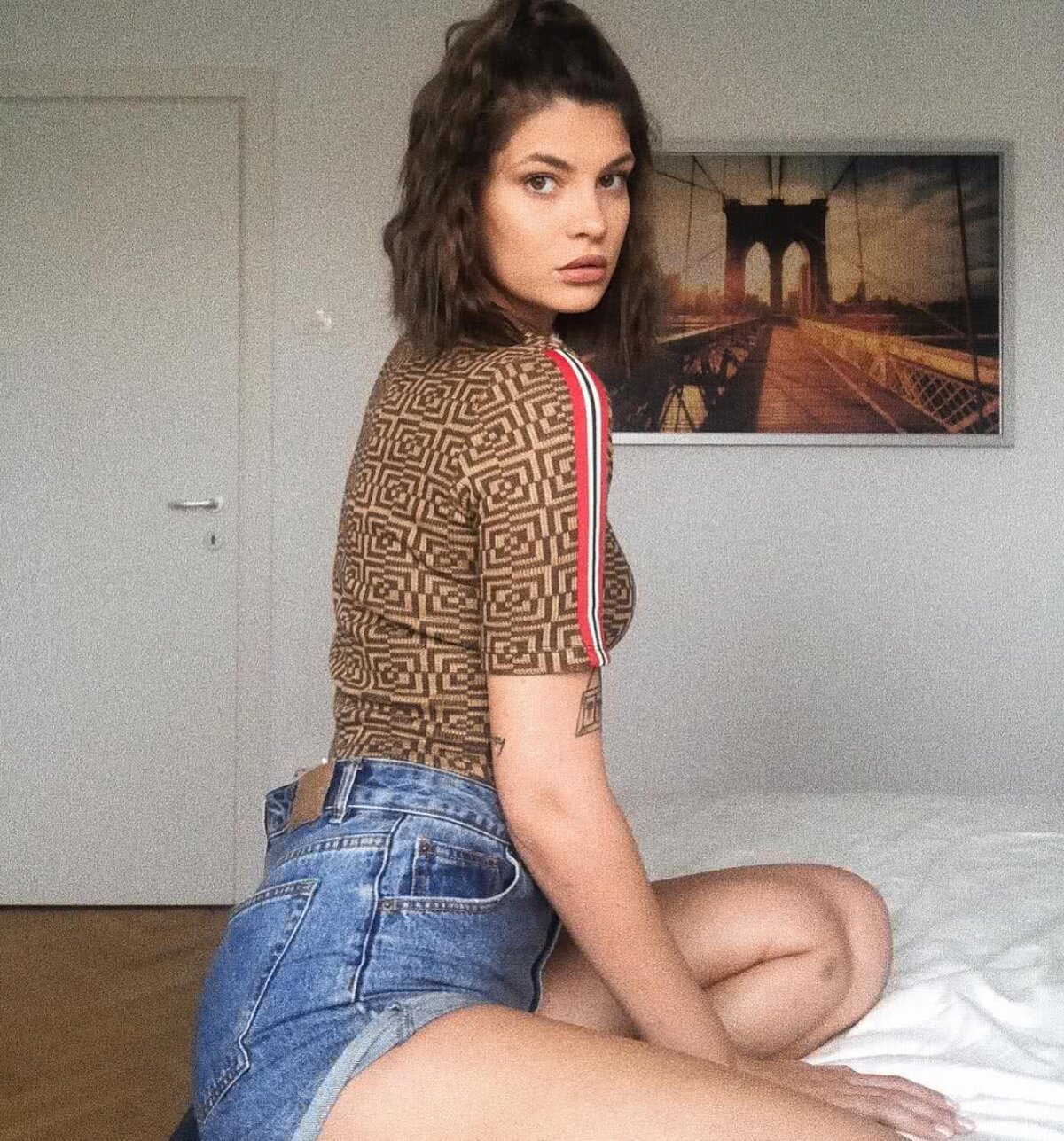 FOTO Vloggeriță cu talent! Laura a prins gustul faimei și postează imagini SUPER HOT