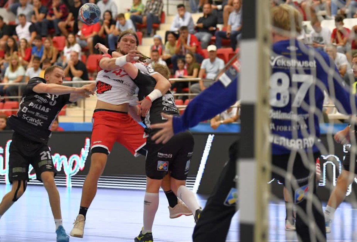 Dinamo-Elverum 26-24 // GALERIE FOTO Dinamo, victorie impresionată în primul meci din Liga Campionilor! "Câinii" au revenit fantastic