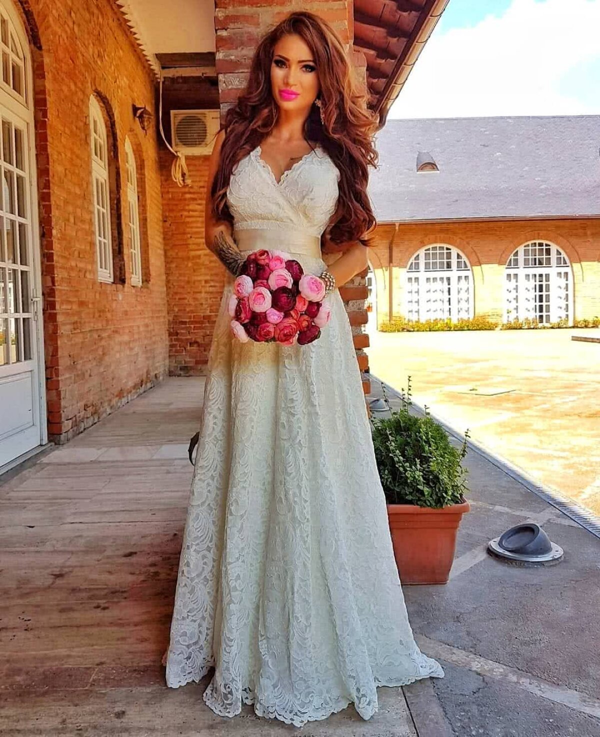 FOTO HOT Ispita roșcată! Diva momentului din ”Insula Iubirii” ține cu  Dinamo și e super sexy