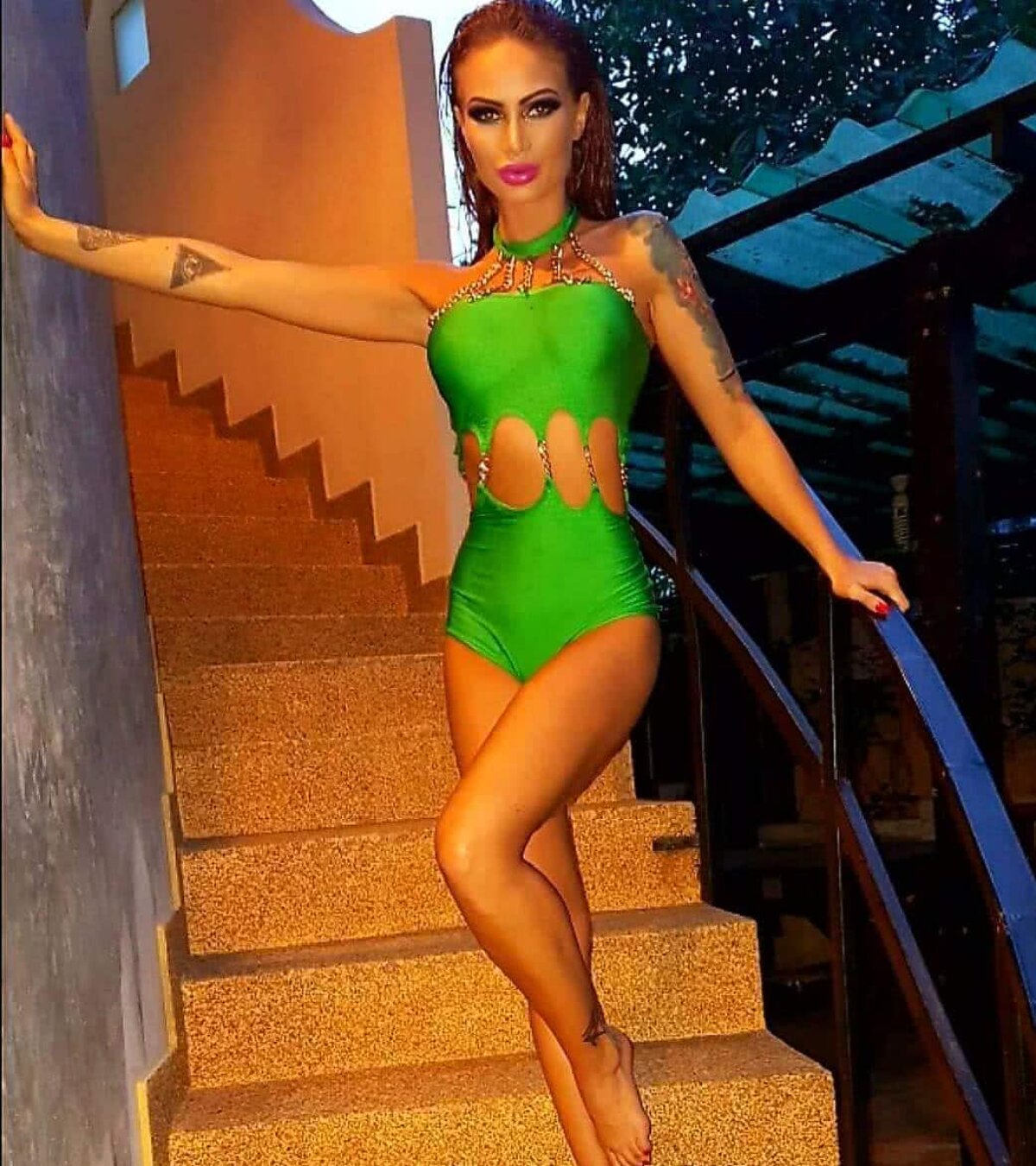 FOTO HOT Ispita roșcată! Diva momentului din ”Insula Iubirii” ține cu  Dinamo și e super sexy