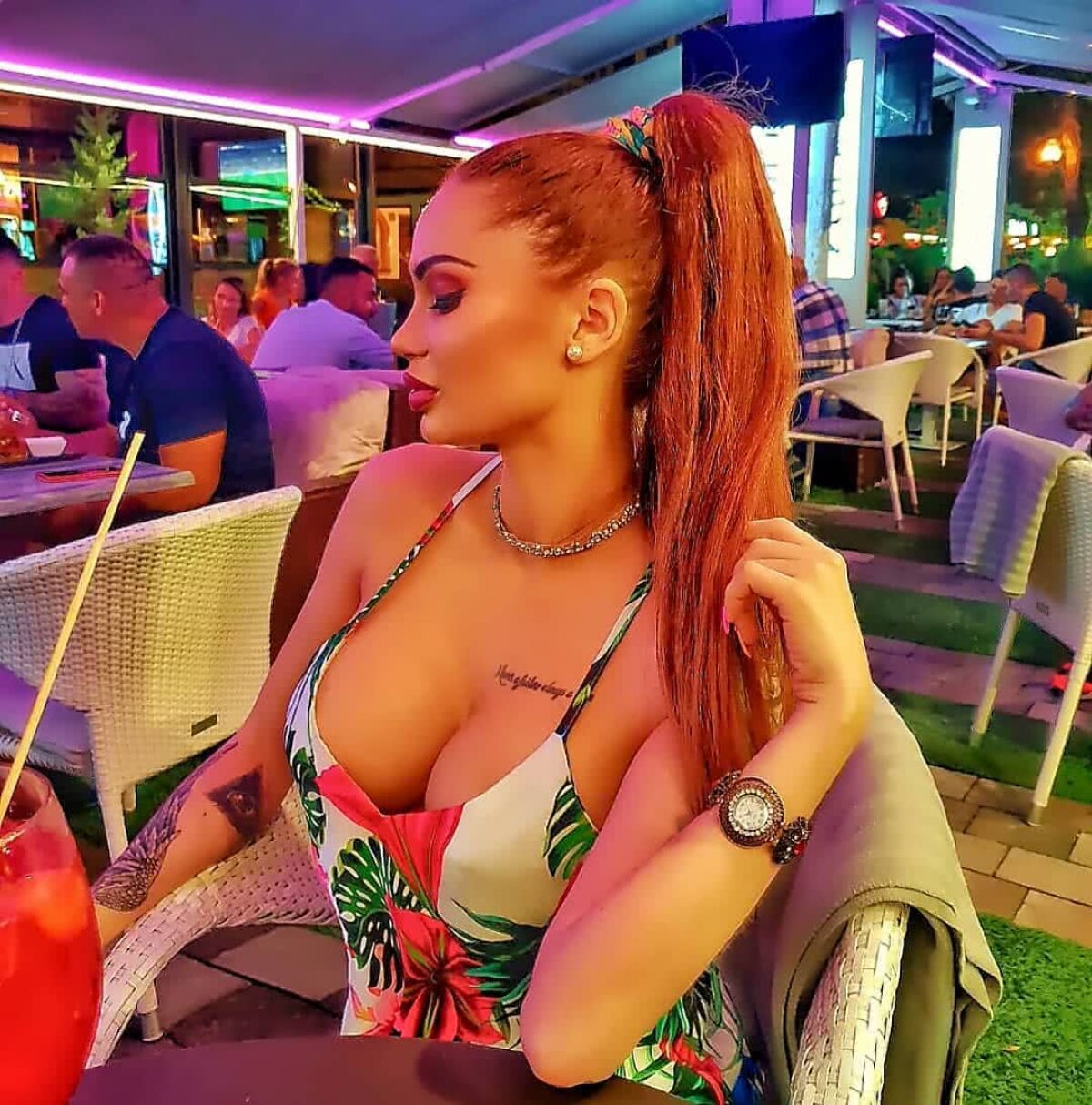 FOTO HOT Ispita roșcată! Diva momentului din ”Insula Iubirii” ține cu  Dinamo și e super sexy
