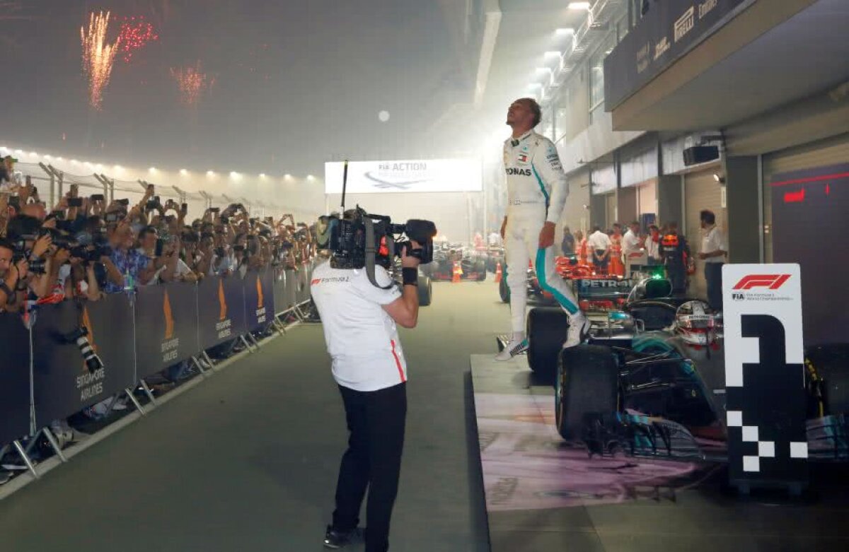 SINGAPORE GRAND-PRIX // Dominația continuă! Victorie categorică pentru Lewis Hamilton la Singapore, iar titlul mondial e tot mai aproape
