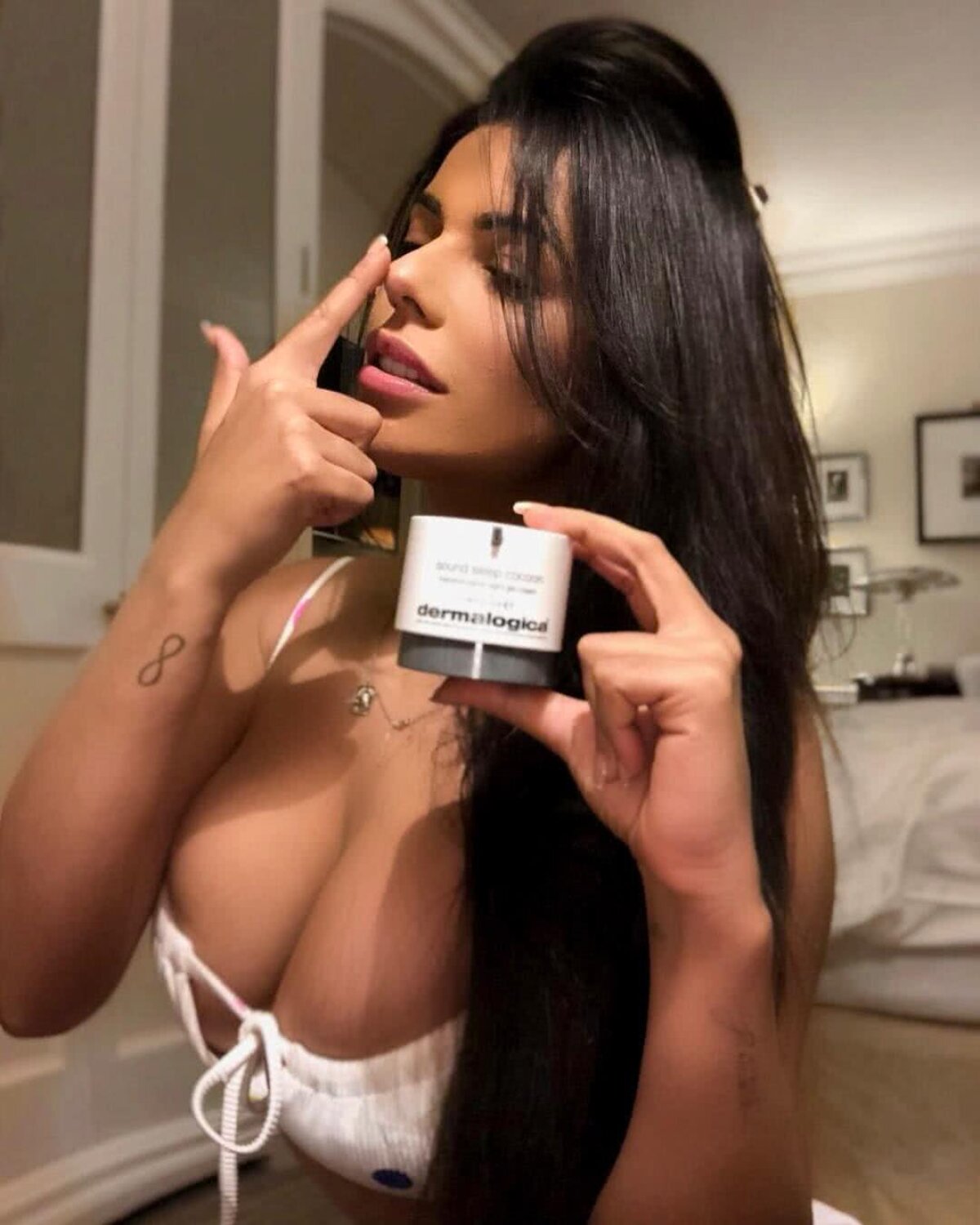 GALERIE FOTO Miss BumBum, starul playboy care îl hărțuiește pe Leo Messi » Cum a reacționat starul Barcelonei la pozele cu brazilianca "goală" :) 