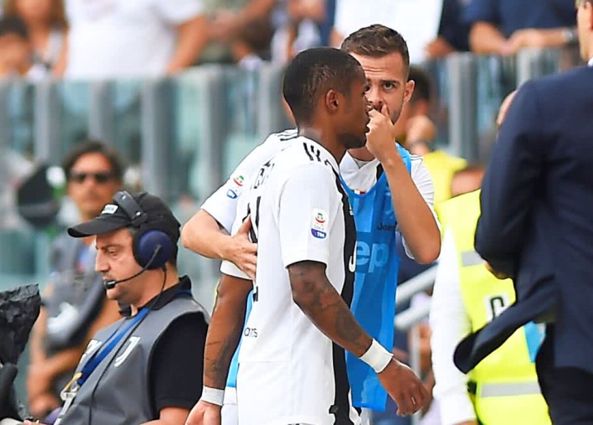FOTO UPDATE Amendă uriașă primită de Douglas Costa după gestul oribil din meciul Juventus Torino - Sassuolo » Câte etape de suspendare a primit brazilianul