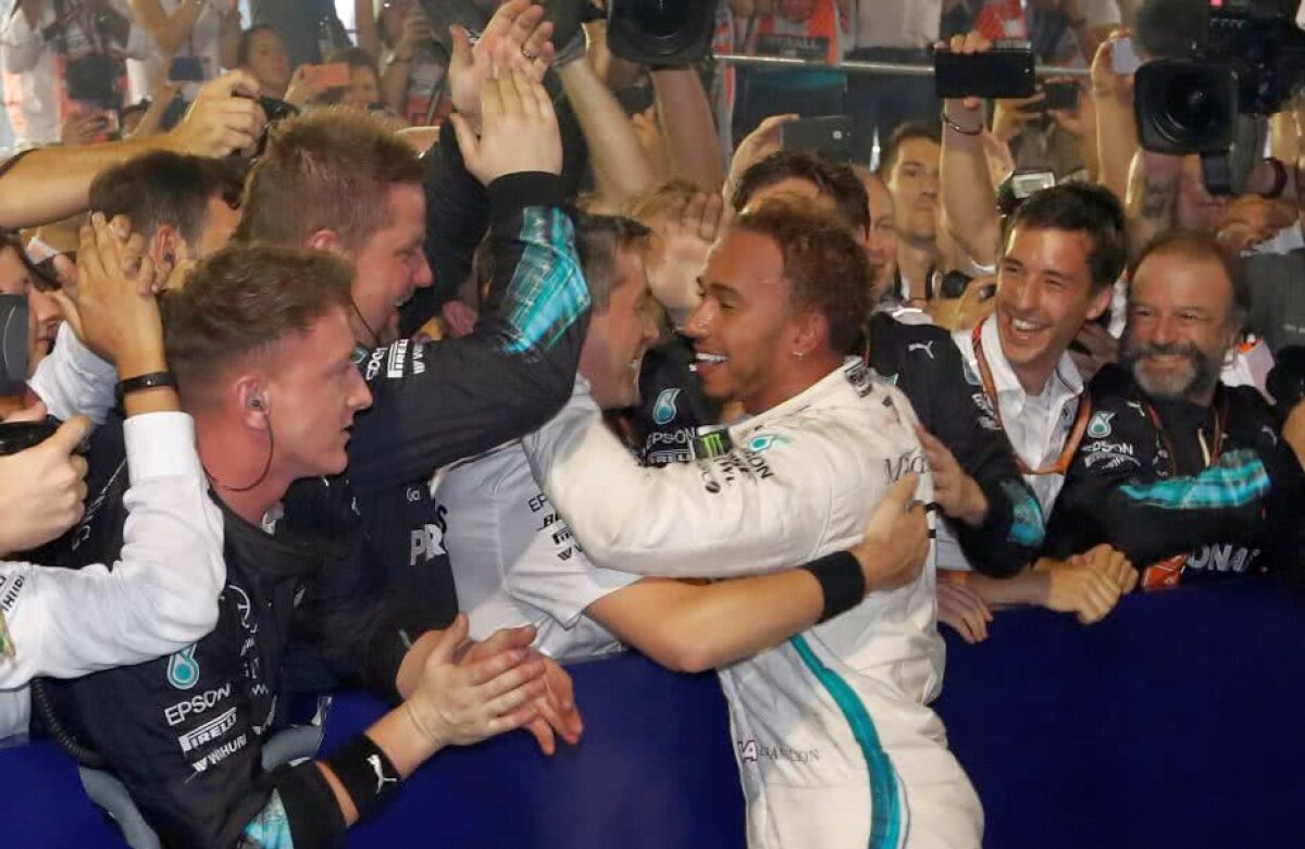 SINGAPORE GRAND-PRIX // Dominația continuă! Victorie categorică pentru Lewis Hamilton la Singapore, iar titlul mondial e tot mai aproape