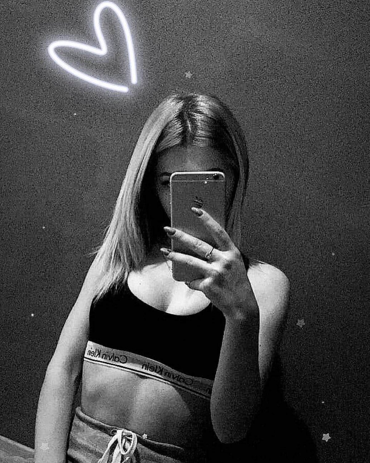 FOTO Inteligentă, blondă și sexy » O vloggeriță româncă rupe tiparele