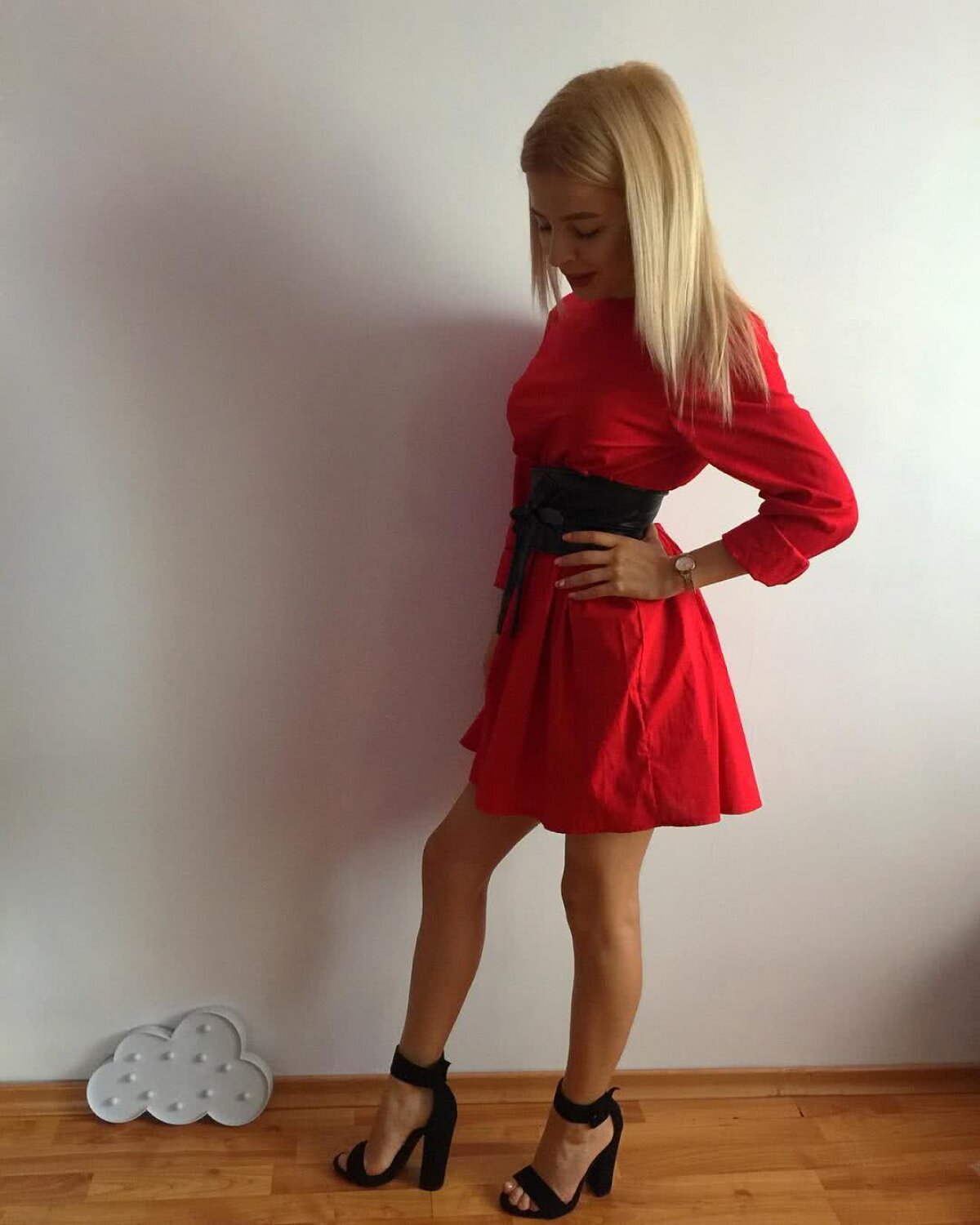 FOTO Inteligentă, blondă și sexy » O vloggeriță româncă rupe tiparele