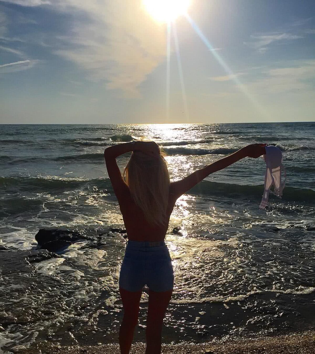 FOTO Inteligentă, blondă și sexy » O vloggeriță româncă rupe tiparele