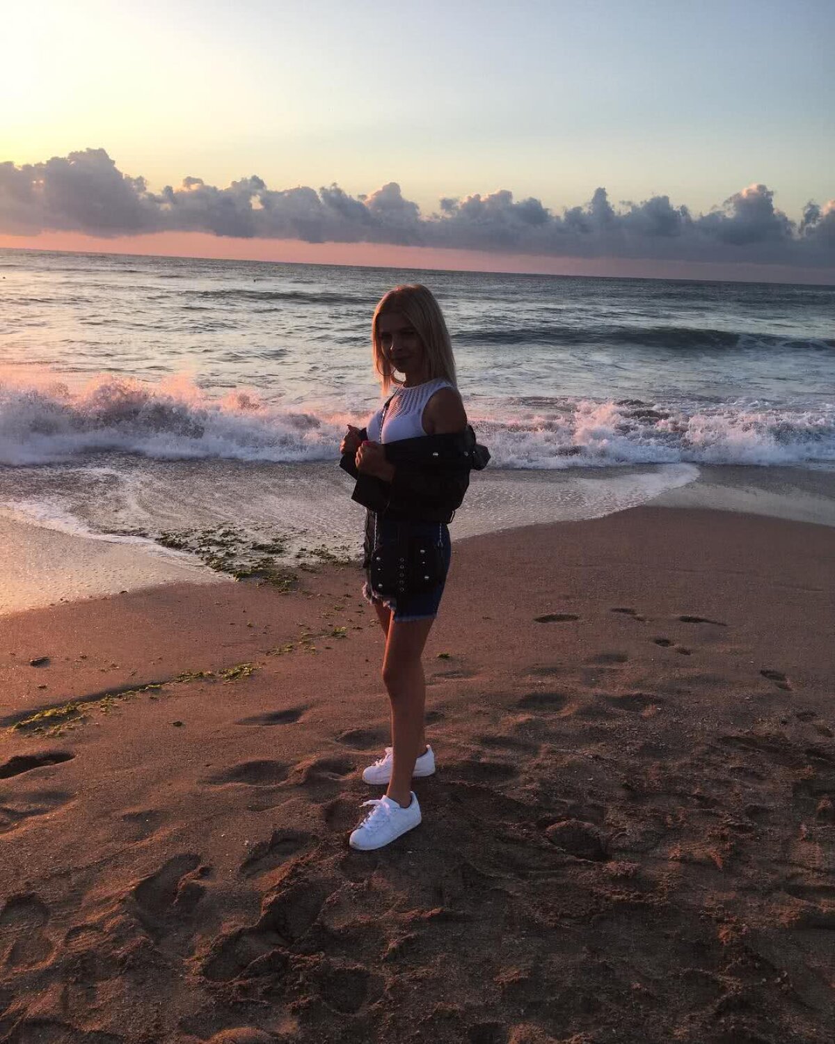 FOTO Inteligentă, blondă și sexy » O vloggeriță româncă rupe tiparele